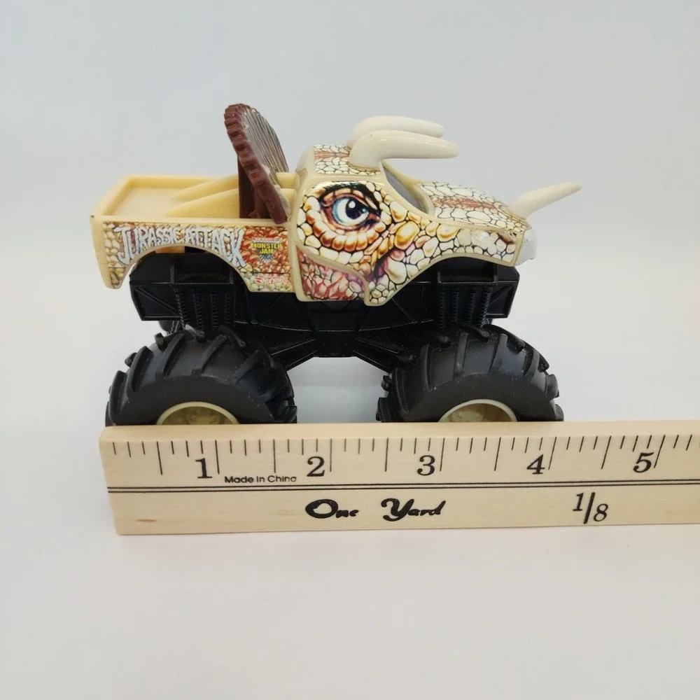 Hot Wheels Monster Jam Truck Lot Jurassic Attack Monster Mutt‎ Captains Curse